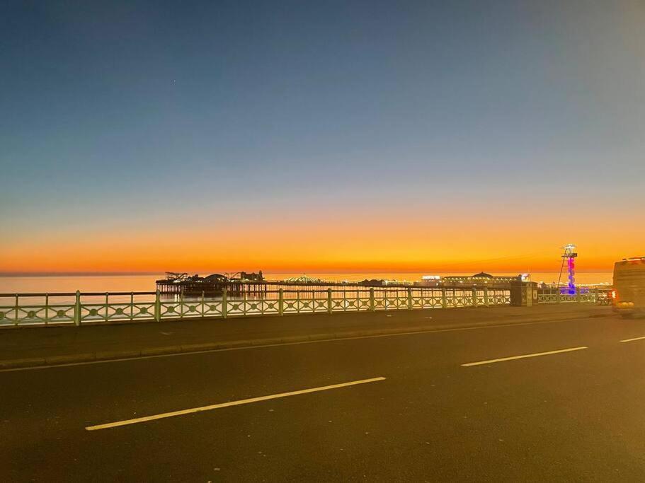 Stunning Seafront Apartment ブライトン エクステリア 写真